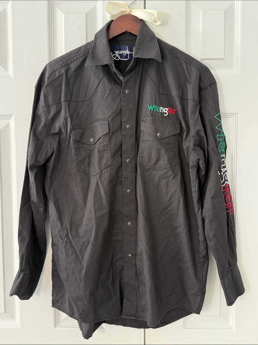 Wrangler Western Snap Shirt Men’s M Embroidered Logo Rodeo Cowboy Ranch